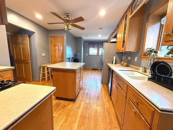 6206 W Barry AVE, Chicago, IL 60634