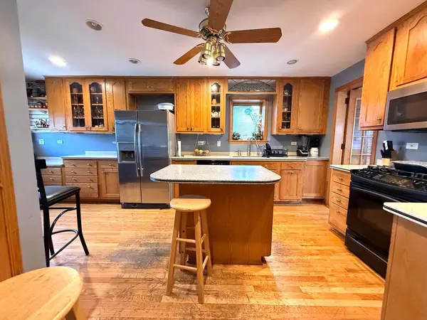 6206 W Barry AVE, Chicago, IL 60634