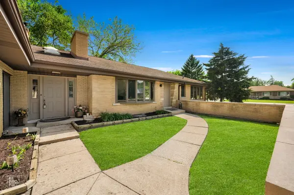 16W721 Red Oak ST, Bensenville, IL 60106