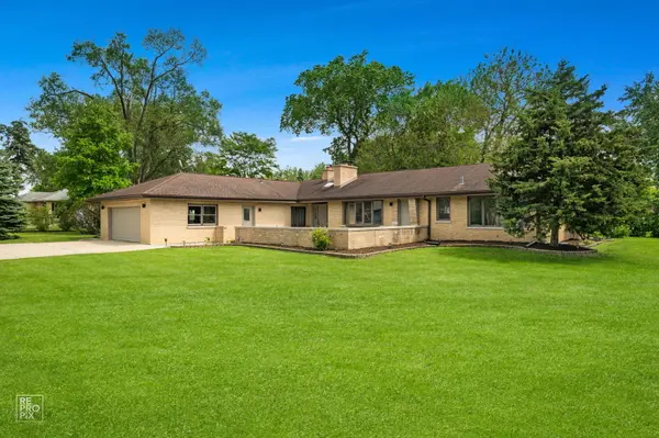 16W721 Red Oak ST, Bensenville, IL 60106