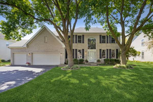 1616 Rolling Hills DR, Crystal Lake, IL 60014