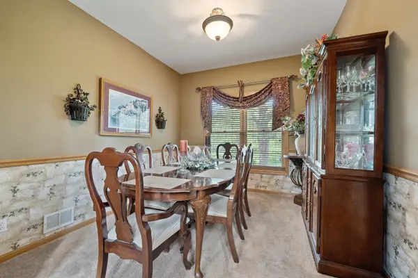 N775 W Curtis SQ, Geneva, IL 60134