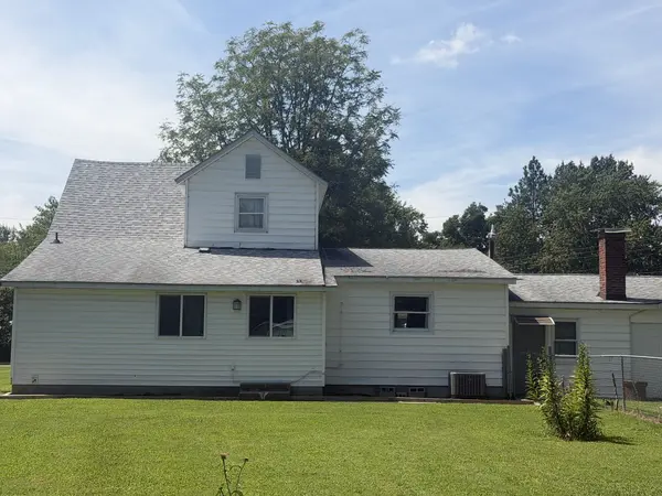 124 S Maple ST, Tamaroa, IL 62888