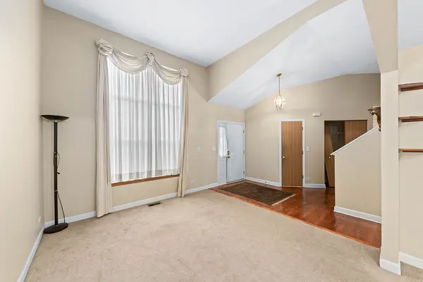 3202 Whitney RD, Aurora, IL 60502