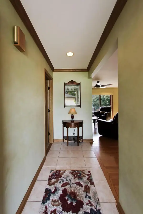 535 Gateshead N, Elk Grove Village, IL 60007