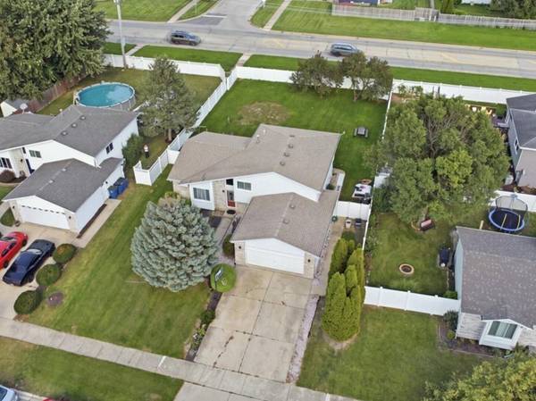 2010 WATERTOWER PL, Crest Hill, IL 60403