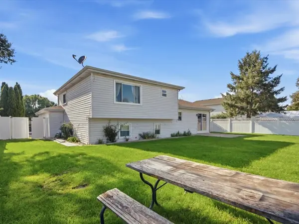 2010 WATERTOWER PL, Crest Hill, IL 60403