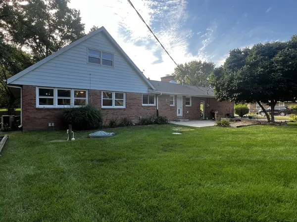 1908 Shelly CT, Urbana, IL 61802