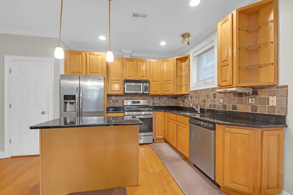6442 N Mozart ST #1, Chicago, IL 60645