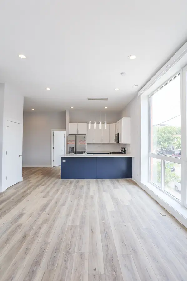 2402 W Carmen AVE #406, Chicago, IL 60625