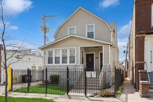 4817 W Dakin ST, Chicago, IL 60641
