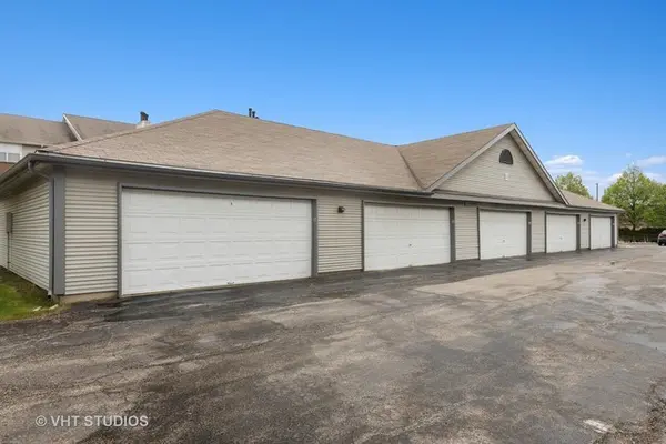51 Kensington CIR #309, Wheaton, IL 60189