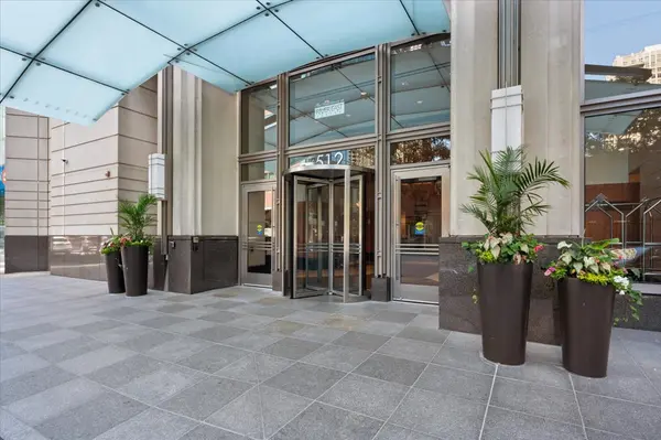 512 N McCLURG CT #807, Chicago, IL 60611