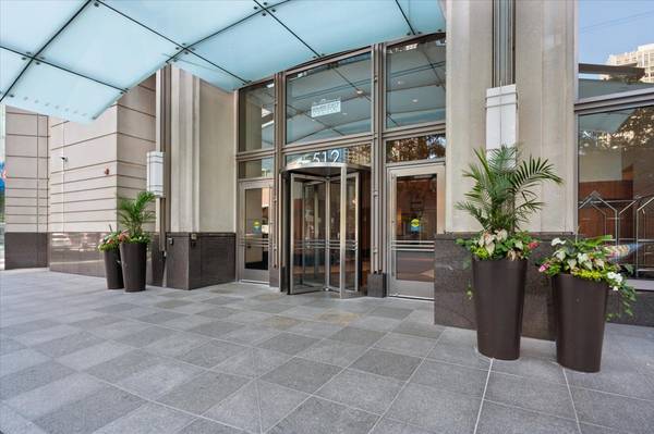 512 N McCLURG CT #807, Chicago, IL 60611