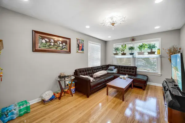 9039 La Crosse AVE #1S, Skokie, IL 60077