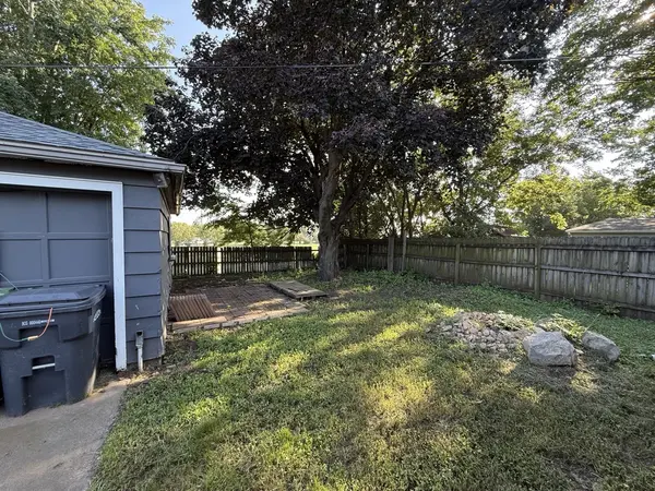 1525 27th AVE S, Clinton, IA 52732