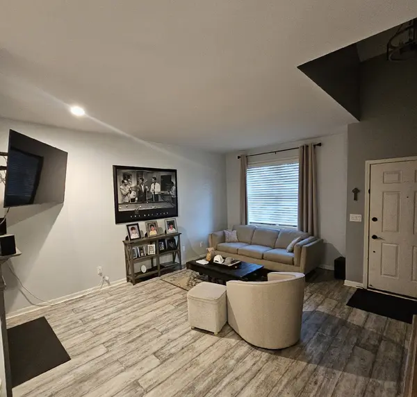 806 Derby CRSE, St. Charles, IL 60174