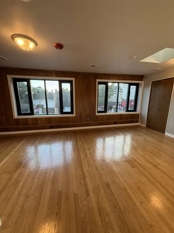33 N Cass AVE #2, Westmont, IL 60559