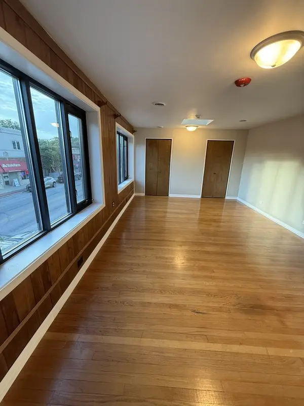 33 N Cass AVE #2, Westmont, IL 60559