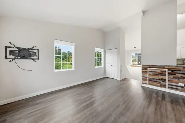 125 Silverstone DR #125, Carpentersville, IL 60110