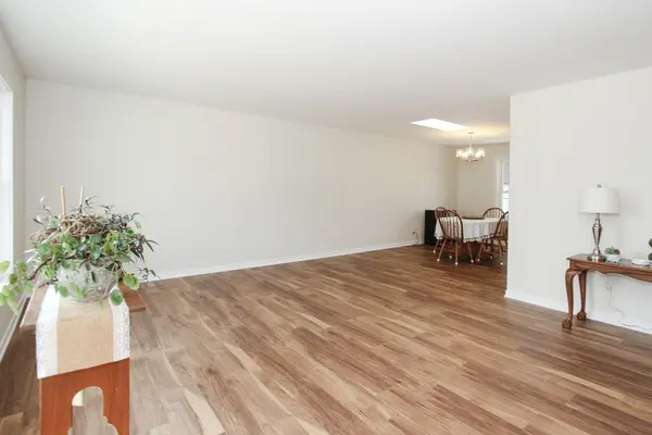 7934 KENSINGTON LN, Hanover Park, IL 60133