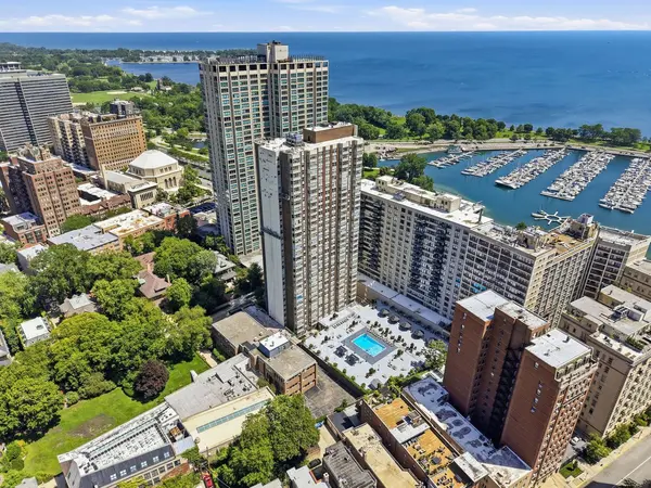 525 W Hawthorne PL #608, Chicago, IL 60657