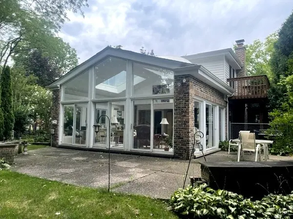 2415 Happy Hollow RD, Glenview, IL 60026