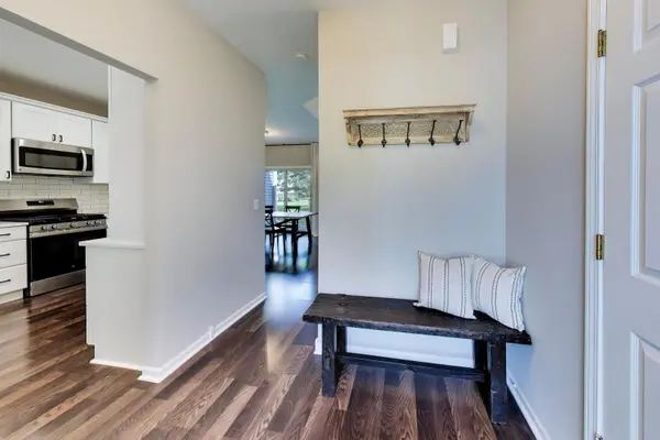 1219 Tennyson LN, Naperville, IL 60540