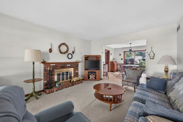 130 Ebbesen DR, Dekalb, IL 60115