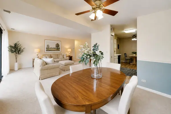 121 S Vail AVE #406, Arlington Heights, IL 60005