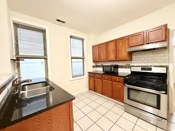 560 W 18th ST #2, Chicago, IL 60616