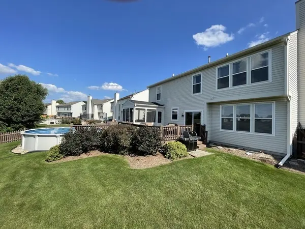 1112 Spinnaker ST, Elgin, IL 60123