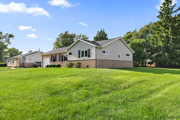 220 Kingman LN, Hoffman Estates, IL 60169