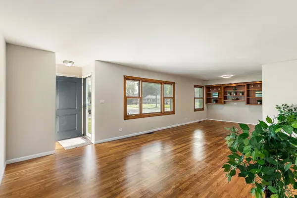 220 Kingman LN, Hoffman Estates, IL 60169