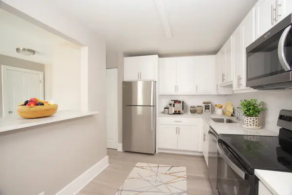 4200 W Lake AVE #304A, Glenview, IL 60026