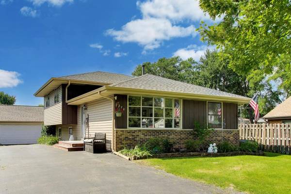 3S570 Elizabeth AVE, Warrenville, IL 60555