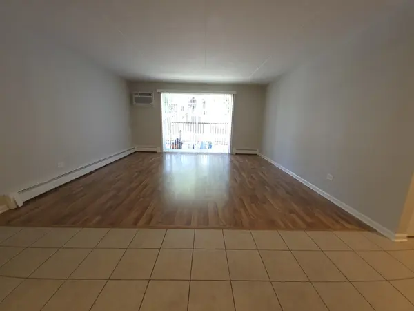 1675 Kiowa CIR #103, Naperville, IL 60565
