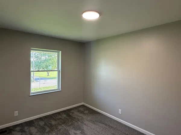 715 OLD INDIAN TRAIL RD, Aurora, IL 60506