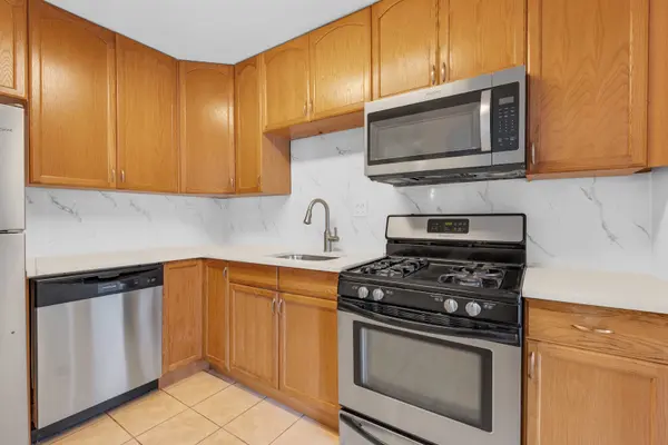 1515 E Churchill DR #102, Palatine, IL 60074