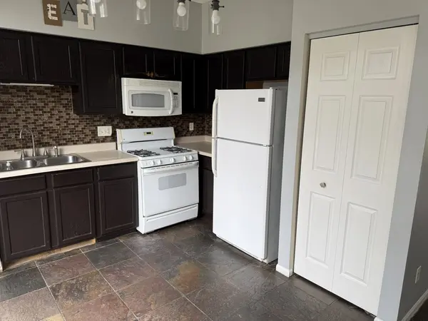 384 Reston CIR, Romeoville, IL 60446