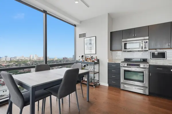 860 W Blackhawk ST #2803, Chicago, IL 60642