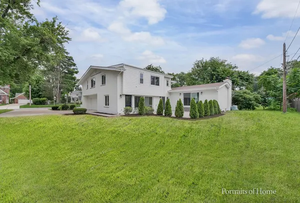 1106 North Path DR, Wheaton, IL 60187