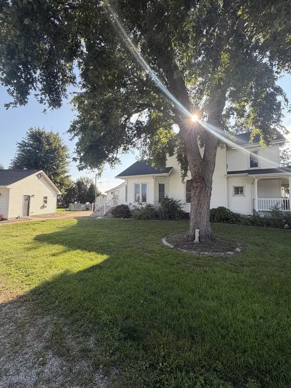 220 E 4th ST, Arcola, IL 61910