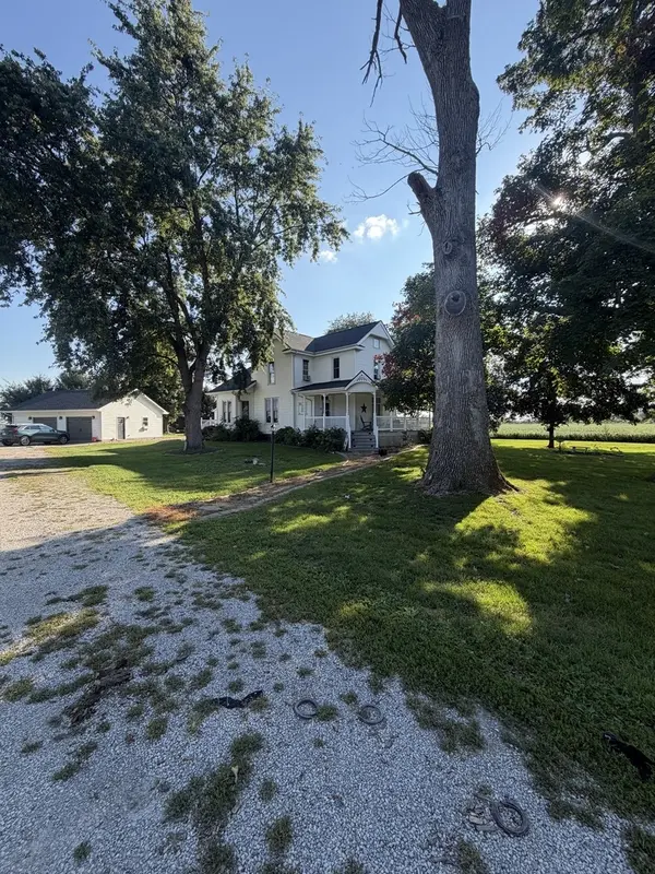 220 E 4th ST, Arcola, IL 61910