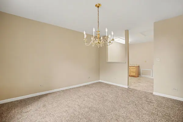 1 Renaissance PL #3G, Palatine, IL 60067
