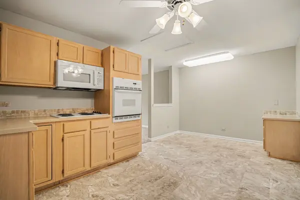 1 Renaissance PL #3G, Palatine, IL 60067