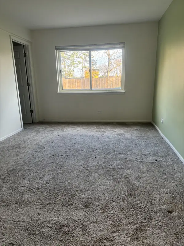675 GROVE DR #113, Elk Grove Village, IL 60007