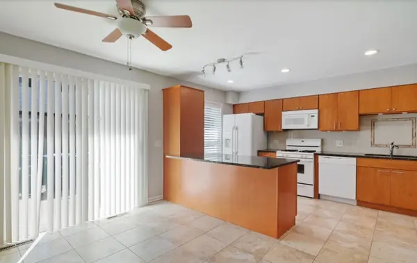 901 Waukegan RD #B, Deerfield, IL 60015
