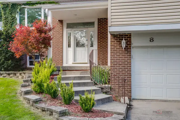 8 Lindon LN, Vernon Hills, IL 60061