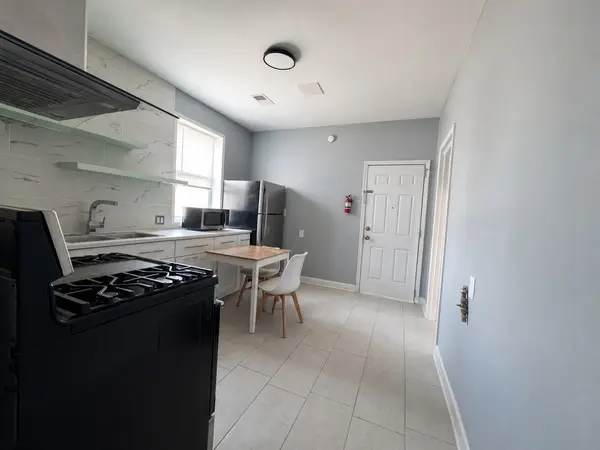 3320 S Carpenter ST, Chicago, IL 60608